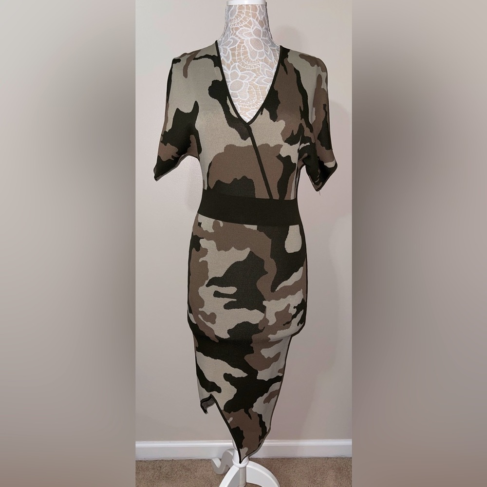 Like new Size XS New York & Co. army print sweater dress